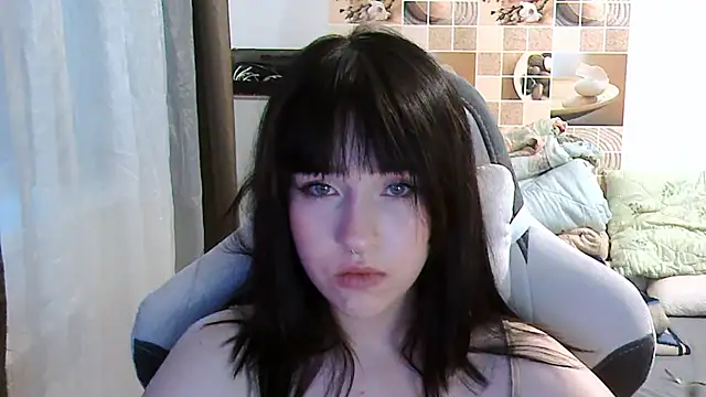 EvaHurt online show from 08-06-26, 04:46
