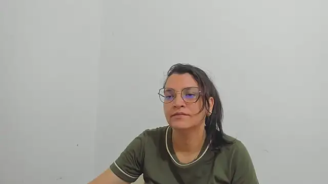 Snapshot of MARILYN_GARCIA chatting on 10-04-25, 01:45 MARILYN GARCIA online show from 10-04-25, 01:45