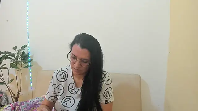 MARILYN GARCIA online show from 04-22-26, 04:03