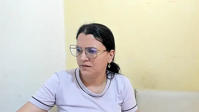 Snapshot of MARILYN_GARCIA chatting on 02-10-26, 03:22 MARILYN GARCIA online show from 02-10-26, 03:22