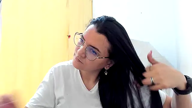 MARILYN GARCIA online show from 05-25-26, 05:33