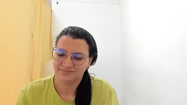 Snapshot of MARILYN_GARCIA chatting on 10-23-25, 02:16 MARILYN GARCIA online show from 10-23-25, 02:16