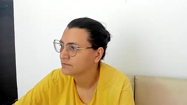 Snapshot of MARILYN_GARCIA chatting on 02-21-25, 04:05 MARILYN GARCIA online show from 02-21-25, 04:05