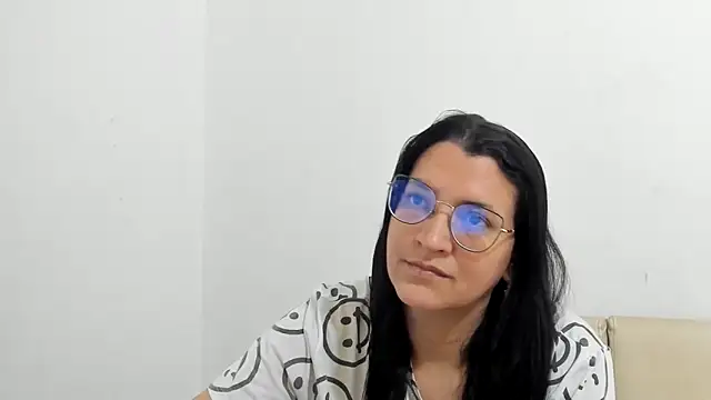 Snapshot of MARILYN_GARCIA chatting on 02-12-26, 02:39 MARILYN GARCIA online show from 02-12-26, 02:39