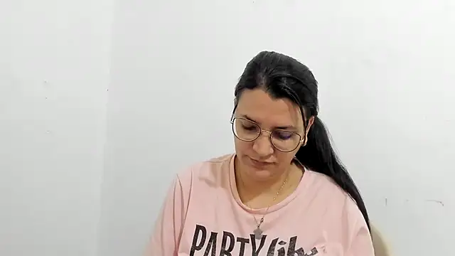 Snapshot of MARILYN_GARCIA chatting on 09-14-25, 01:44 MARILYN GARCIA online show from 09-14-25, 01:44