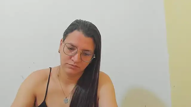 Snapshot of MARILYN_GARCIA chatting on 10-12-25, 03:24 MARILYN GARCIA online show from 10-12-25, 03:24