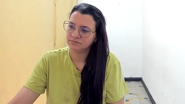 Snapshot of MARILYN_GARCIA chatting on 10-18-25, 02:08 MARILYN GARCIA online show from 10-18-25, 02:08