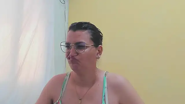 Snapshot of MARILYN_GARCIA chatting on 03-10-25, 04:14 MARILYN GARCIA online show from 03-10-25, 04:14