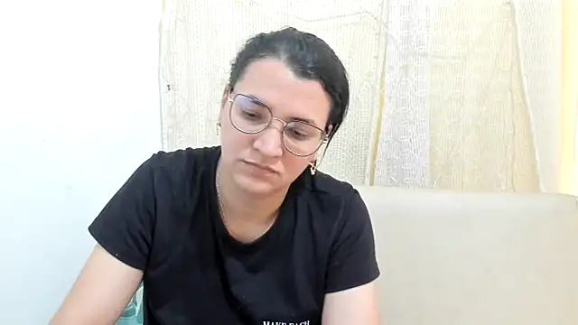 Snapshot of MARILYN_GARCIA chatting on 02-21-26, 04:31 MARILYN GARCIA online show from 02-21-26, 04:31