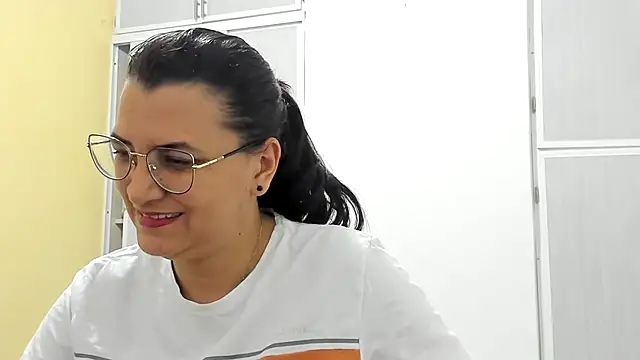 Snapshot of MARILYN_GARCIA chatting on 03-15-25, 10:33 MARILYN GARCIA online show from 03-15-25, 10:33