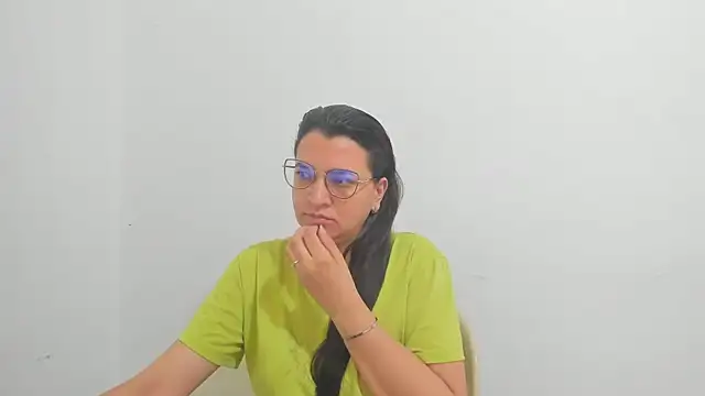 Snapshot of MARILYN_GARCIA chatting on 09-30-25, 02:12 MARILYN GARCIA online show from 09-30-25, 02:12