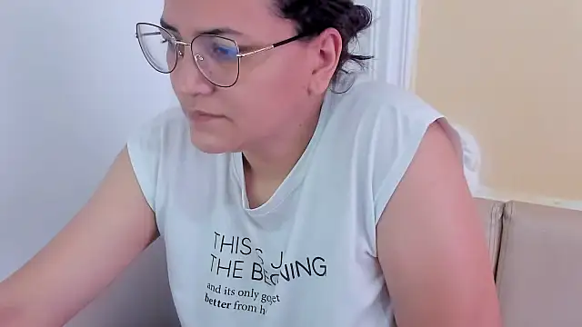 Snapshot of MARILYN_GARCIA chatting on 02-05-25, 02:48 MARILYN GARCIA online show from 02-05-25, 02:48