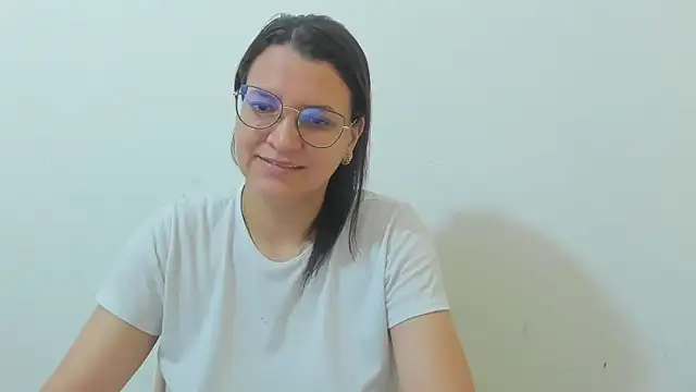 Snapshot of MARILYN_GARCIA chatting on 10-10-25, 12:39 MARILYN GARCIA online show from 10-10-25, 12:39