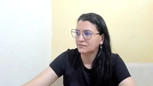 Snapshot of MARILYN_GARCIA chatting on 02-08-26, 02:15 MARILYN GARCIA online show from 02-08-26, 02:15