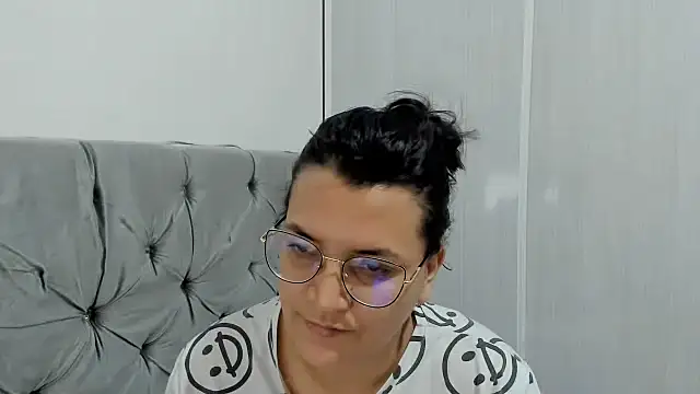 Snapshot of MARILYN_GARCIA chatting on 01-27-25, 10:27 MARILYN GARCIA online show from 01-27-25, 10:27