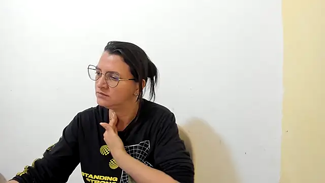 Snapshot of MARILYN_GARCIA chatting on 10-11-25, 02:18 MARILYN GARCIA online show from 10-11-25, 02:18