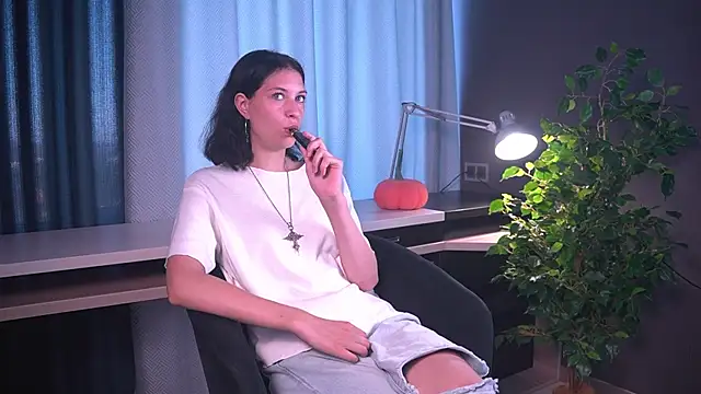 Snapshot of JolynnPanos chatting on 08-08-26, 11:39 JolynnPanos online show from 08-08-26, 11:39