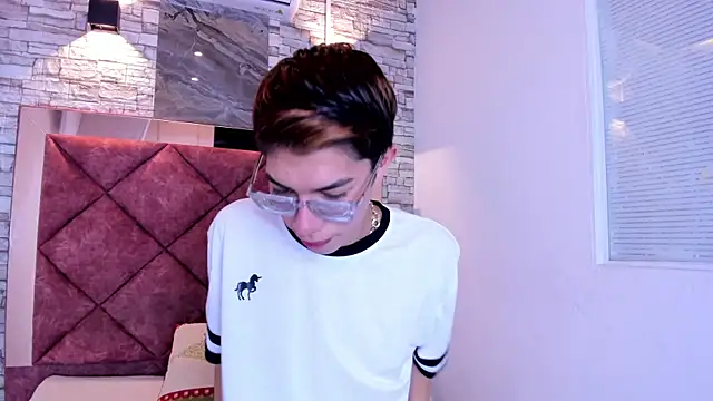 LianFerrer1 online show from 08-06-26, 11:27