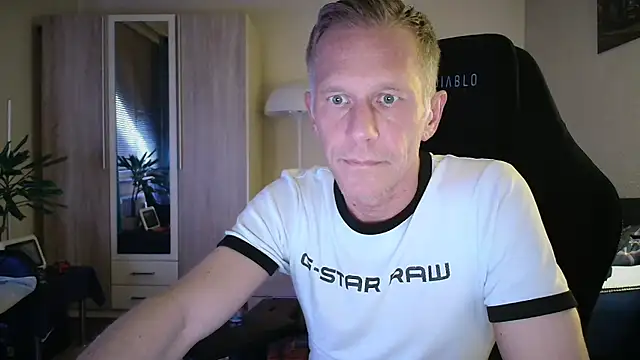 Snapshot of slaveboy2016@xh chatting on 06-09-26, 09:16 slaveboy2016xh online show from 06-09-26, 09:16
