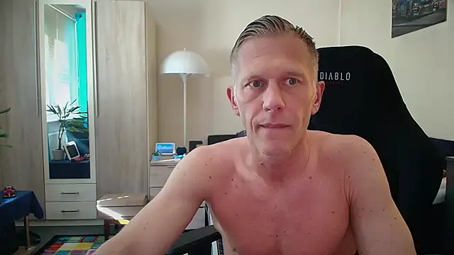Snapshot of slaveboy2016@xh chatting on 06-03-26, 04:33 slaveboy2016xh online show from 06-03-26, 04:33