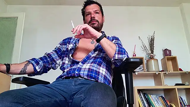 ChrisKox online show from 05-04-26, 07:11