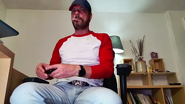 ChrisKox online show from 05-08-26, 07:28