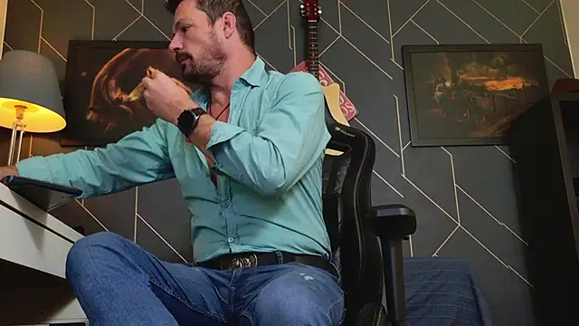 ChrisKox online show from 11-05-25, 04:59