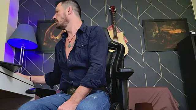 ChrisKox online show from 12-04-25, 02:32