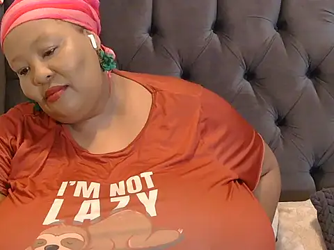 Snapshot of nancy111 chatting on 02-04-26, 01:44 nancy111 online show from 02-04-26, 01:44