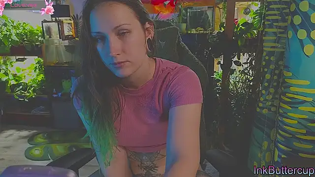 Snapshot of Dead_Butterfly chatting on 10-19-25, 04:15 Dead Butterfly online show from 10-19-25, 04:15