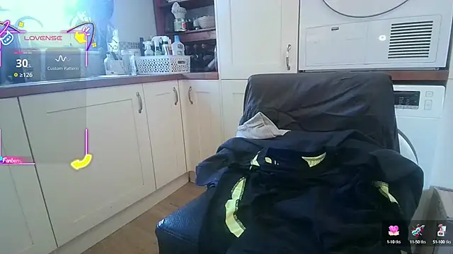 Snapshot of jiminpete chatting on 10-09-25, 10:49 jiminpete online show from 10-09-25, 10:49