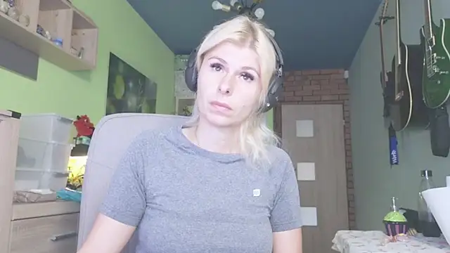 karmija online show from 10-10-25, 02:07