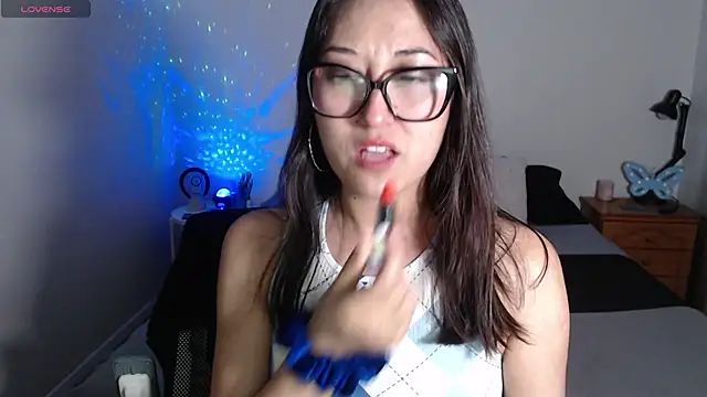 Snapshot of Ninimoon chatting on 10-13-25, 04:14 Ninimoon online show from 10-13-25, 04:14