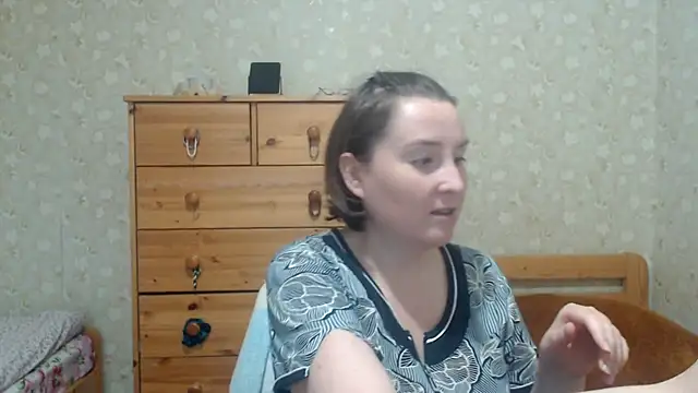 Snapshot of Smart_Rose chatting on 09-28-25, 02:02 Smart Rose online show from 09-28-25, 02:02