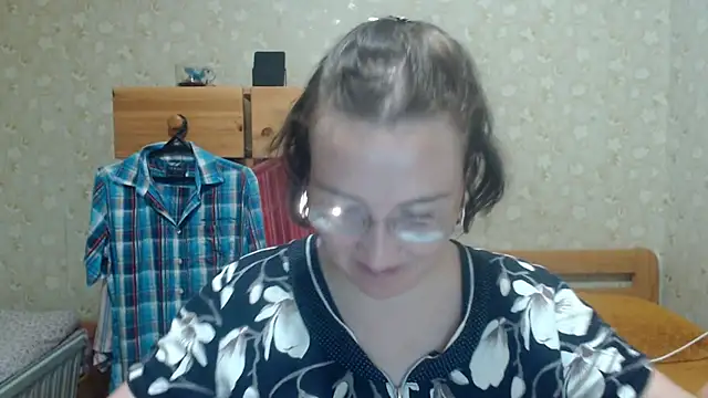 Snapshot of Smart_Rose chatting on 09-10-25, 04:39 Smart Rose online show from 09-10-25, 04:39