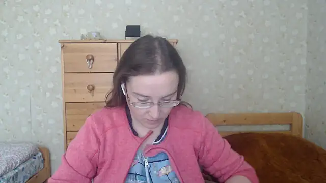 Snapshot of Smart_Rose chatting on 03-18-25, 01:34 Smart Rose online show from 03-18-25, 01:34