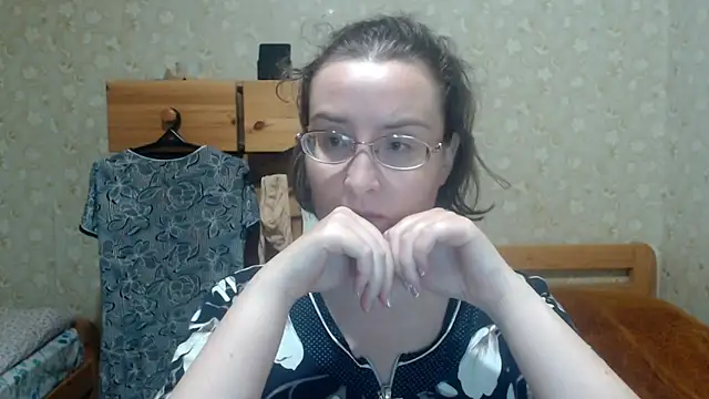 Snapshot of Smart_Rose chatting on 10-13-25, 07:48 Smart Rose online show from 10-13-25, 07:48