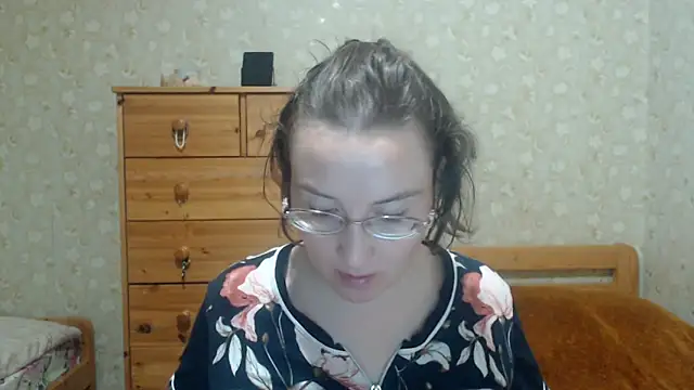 Snapshot of Smart_Rose chatting on 10-08-25, 06:08 Smart Rose online show from 10-08-25, 06:08