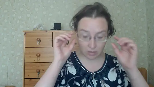 Snapshot of Smart_Rose chatting on 05-19-26, 12:23 Smart Rose online show from 05-19-26, 12:23