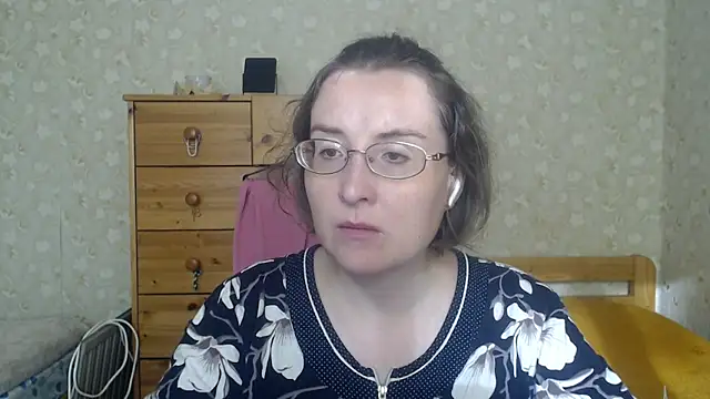 Snapshot of Smart_Rose chatting on 09-14-25, 06:14 Smart Rose online show from 09-14-25, 06:14