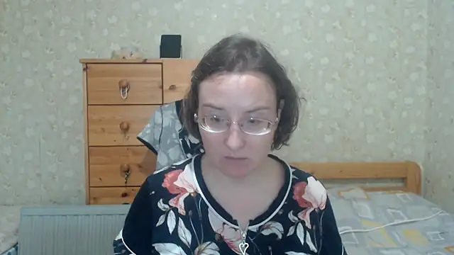 Snapshot of Smart_Rose chatting on 09-19-25, 12:42 Smart Rose online show from 09-19-25, 12:42