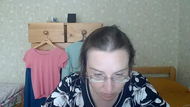 Snapshot of Smart_Rose chatting on 09-11-25, 12:05 Smart Rose online show from 09-11-25, 12:05