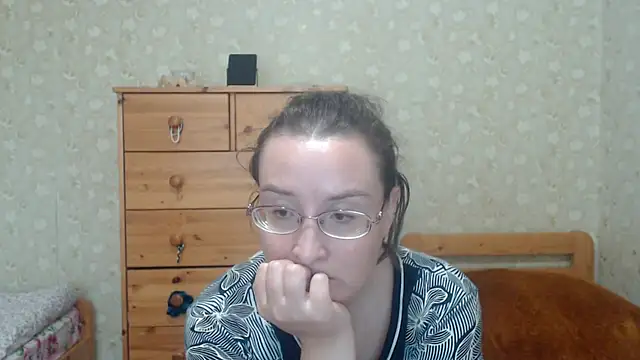 Snapshot of Smart_Rose chatting on 09-27-25, 12:33 Smart Rose online show from 09-27-25, 12:33