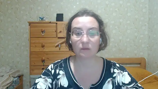 Snapshot of Smart_Rose chatting on 09-14-25, 09:37 Smart Rose online show from 09-14-25, 09:37