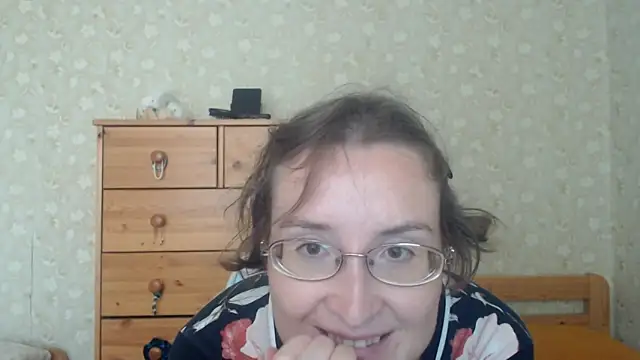 Snapshot of Smart_Rose chatting on 05-17-26, 02:28 Smart Rose online show from 05-17-26, 02:28