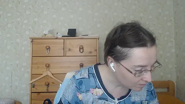 Snapshot of Smart_Rose chatting on 04-24-26, 02:41 Smart Rose online show from 04-24-26, 02:41