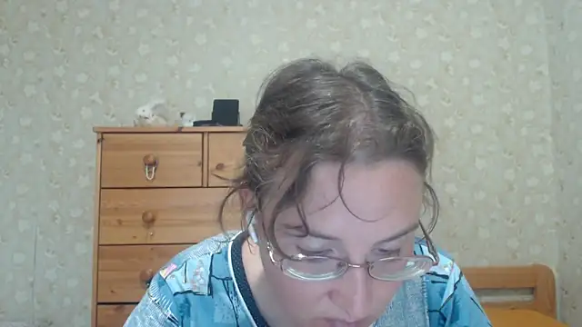 Snapshot of Smart_Rose chatting on 05-08-26, 04:33 Smart Rose online show from 05-08-26, 04:33
