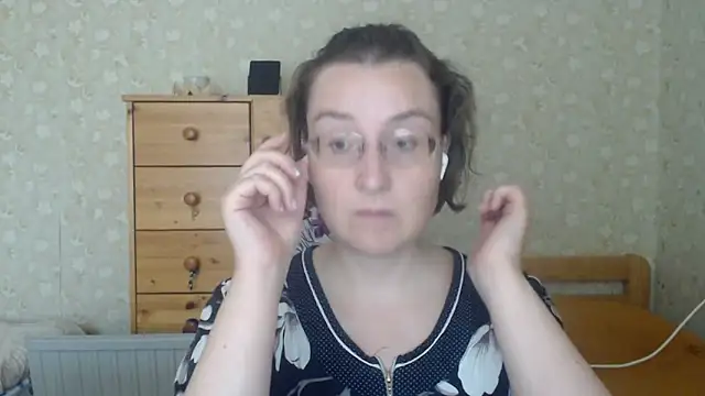 Snapshot of Smart_Rose chatting on 09-13-25, 10:48 Smart Rose online show from 09-13-25, 10:48