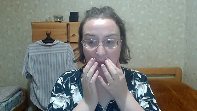 Snapshot of Smart_Rose chatting on 10-14-25, 04:07 Smart Rose online show from 10-14-25, 04:07