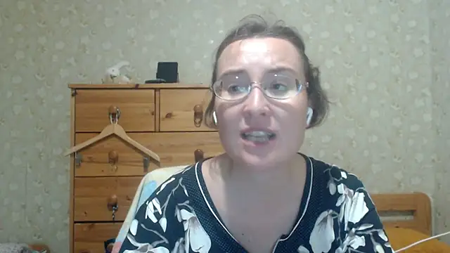 Snapshot of Smart_Rose chatting on 05-31-26, 06:09 Smart Rose online show from 05-31-26, 06:09